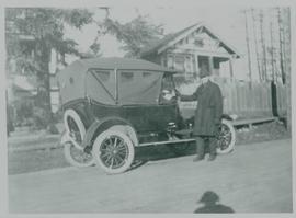 H. F. Bourne with his Durant automobile, in front of 852 Wollaston Street