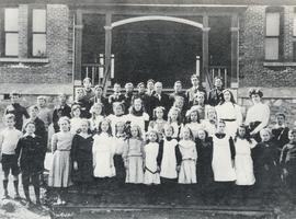 Class photo, Lampson St. School, 1900