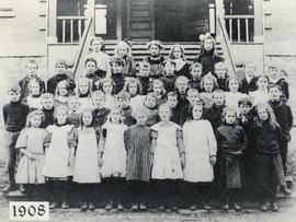 Class photo, Lampson St. School, 1908