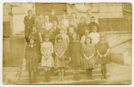 Lampson Street School class, 1925; Harry Redhead in top row, 1st on left