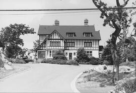 "Lyndhurst"  House 706 Warder Place