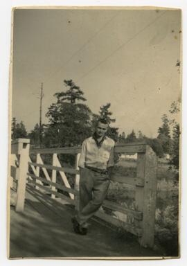 Man leaning against a briddge railing