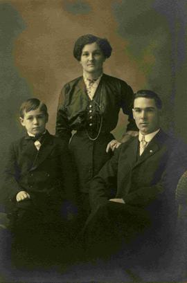 Thomas MacKenzie Scafe and Annie (Docking) Scafe with son Fred