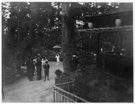 Group outside teahouse, Japanese Tea Gardens