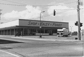 Esquimalt Road and Head Street - Shop Easy Foods