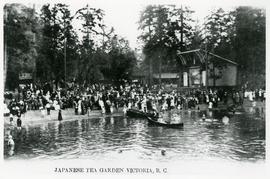 Crowds on waterfront, Japanese Tea Gardens