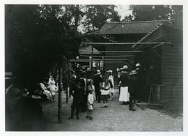 Visitors to Japanese Tea Gardens
