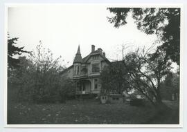 "Roslyn," 1135 Catherine Street