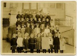 Lampson Street School class, 1919; Harry Redhead in back row, third from left