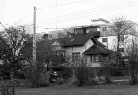 Apartment building at 912 Selkirk Avenue