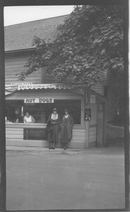 McAllister's Hotdog Stand near the Gorge Bridge