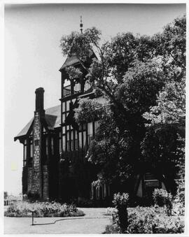 Mount Adelaide, exterior and garden