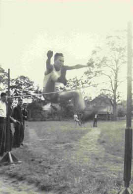 Cliff Pecknold broad jumping in front of crowd