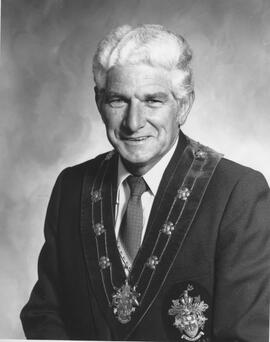Formal Portrait of Mayor Ken Hill showing chain of office